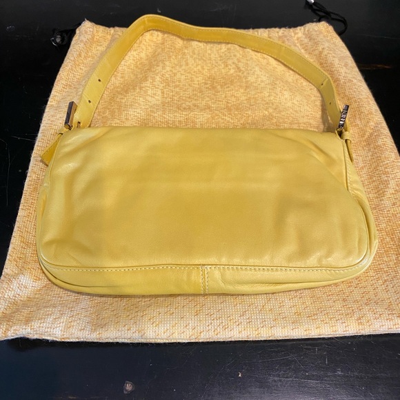 FENDI BAGUETTE NWT VINTAGE YELLOW LEATHER FENDI SERIAL NUMBER SILVER PACKET - Picture 7 of 16